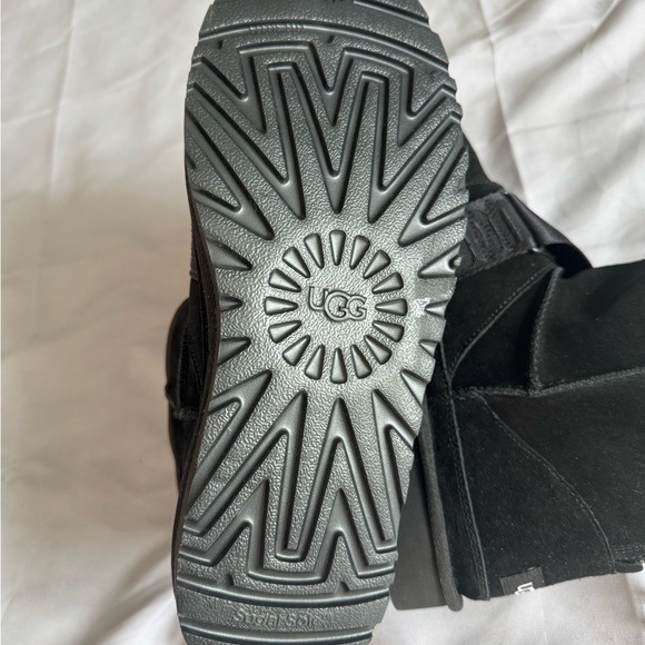 Mens UGGs boots size 10 - Picture 3 of 5